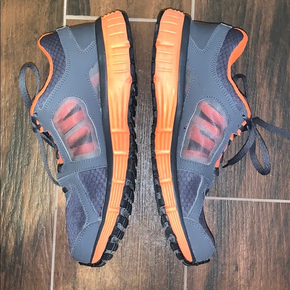 Nike dual fusion youth 6.5 sneakers worn once - Picture 4 of 5